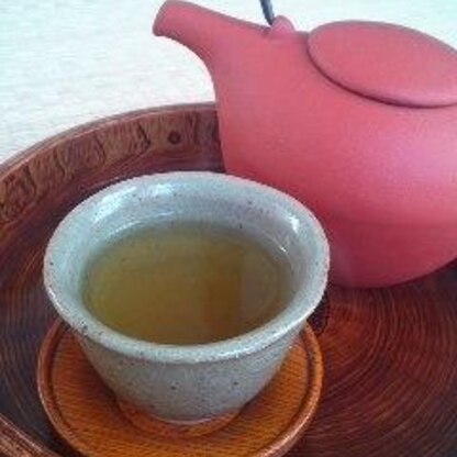 ほんと！お茶が甘く濃くなって高級感が出てきました＼(^o^)／
ゆすって・・注いで・・もどして・・・・。新しいお茶の作法みたいで楽しめました(^_^)v